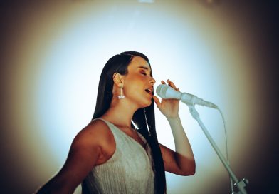 La cantautora colombiana Maju presento su nuevo sencillo “Escalera al Cielo”