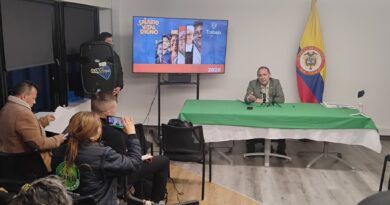 Presidente Petro firma nuevo decreto del salario mínimo: se mantiene aumento del 23,7 % para 2026