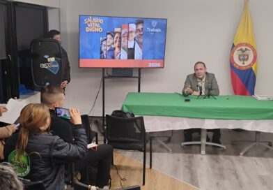 Presidente Petro firma nuevo decreto del salario mínimo: se mantiene aumento del 23,7 % para 2026