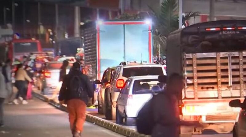 Protesta de buses en Soacha por extorsiones deja un muerto y colapso en Autopista Sur