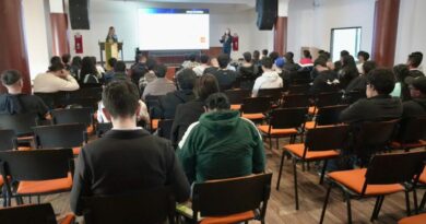 Atenea abre mentorías para jóvenes que buscan empleo en Bogotá