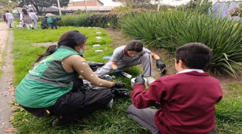 Estudiantes apadrinan la ‘Serpiente Jardinera’ del parque El Sosiego