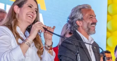 La candidata Paloma Valencia confirmó este jueves a Juan Daniel Oviedo como su fórmula vicepresidencial.