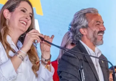 La candidata Paloma Valencia confirmó este jueves a Juan Daniel Oviedo como su fórmula vicepresidencial.