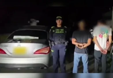 Persecución de película en Suba terminó con la captura de dos presuntos ladrones de vehículo de alta gama