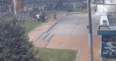 Recibió Paloterapia !!! Lo sorprendieron cuando, al parecer, intentaba robar una motocicleta en el Poa