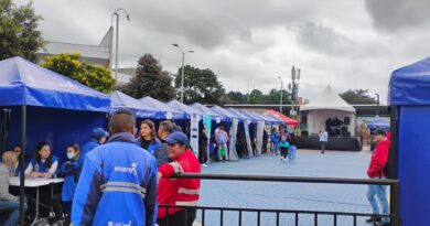 Feria de Servicios «Corazón IPES» acerca la oferta institucional a la comunidad desde el Portal de Suba