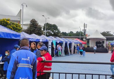 Feria de Servicios «Corazón IPES» acerca la oferta institucional a la comunidad desde el Portal de Suba
