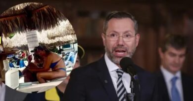 Piden moción de censura a MinVivienda, quien se fue de paseo a Santa Marta mientras Colombia enfrenta la emergencia del terremoto