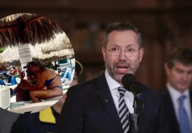 Piden moción de censura a MinVivienda, quien se fue de paseo a Santa Marta mientras Colombia enfrenta la emergencia del terremoto