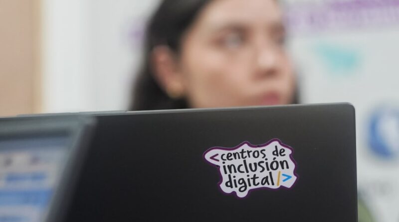 ¿Sabrías qué hacer frente a una violencia digital? Inscríbete al curso gratuito para reconocerla y saber cómo actuar